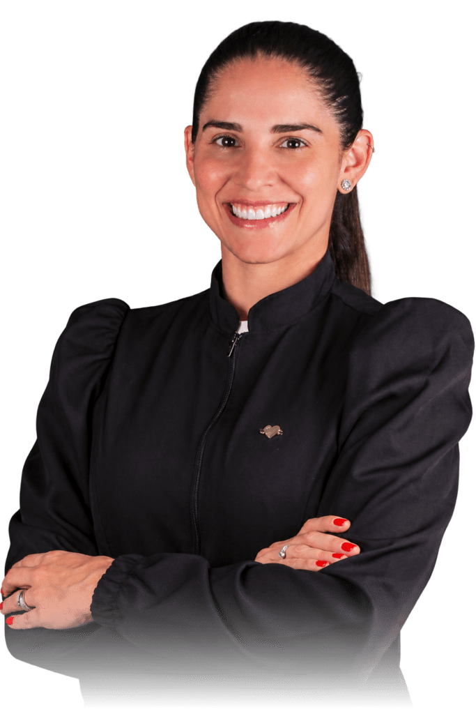 Dra. Mayara Boin, cirurgiã-dentista responsável técnica da Unisorrir, retrato sorridente em jaleco preto